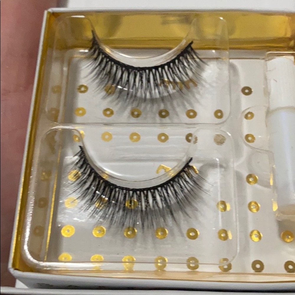 Lashes - Picture 2 of 2